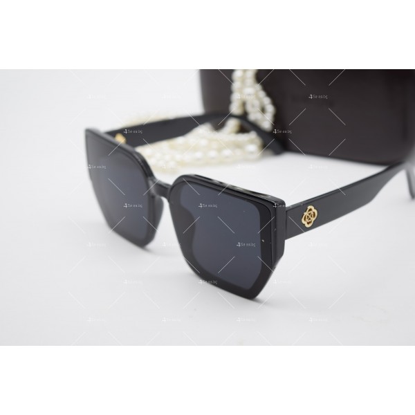 Дамски слънчеви очила oтстрани има златно лого, което наподобява розаYJZ38 1