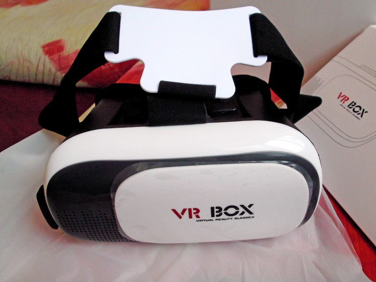 Виртуалните очила VR-box 2.0 с Bluetooth дистанционно управление за смартфони с екрани от 3.5 до 6.0 инча