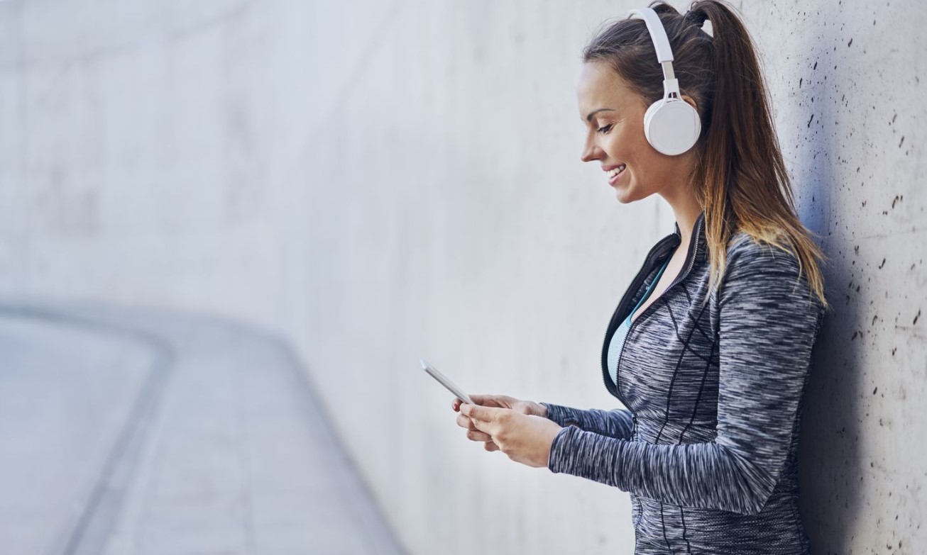 Как да свържа телефон с безжични слушалки?